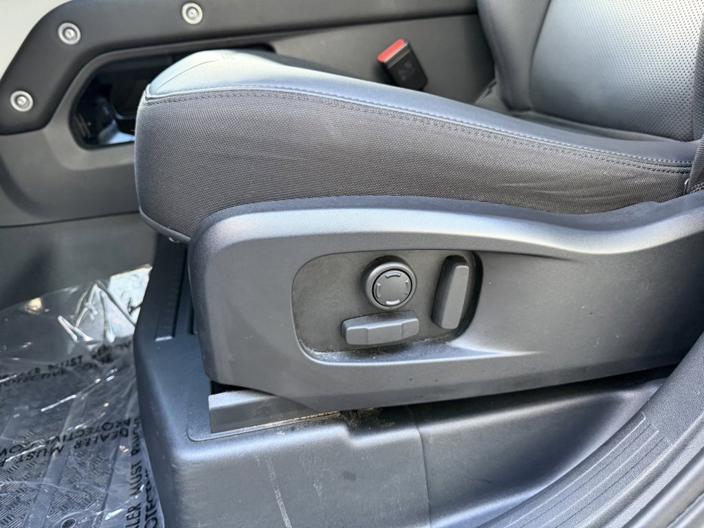 Used 2025 Land Rover Defender 110 S image 14