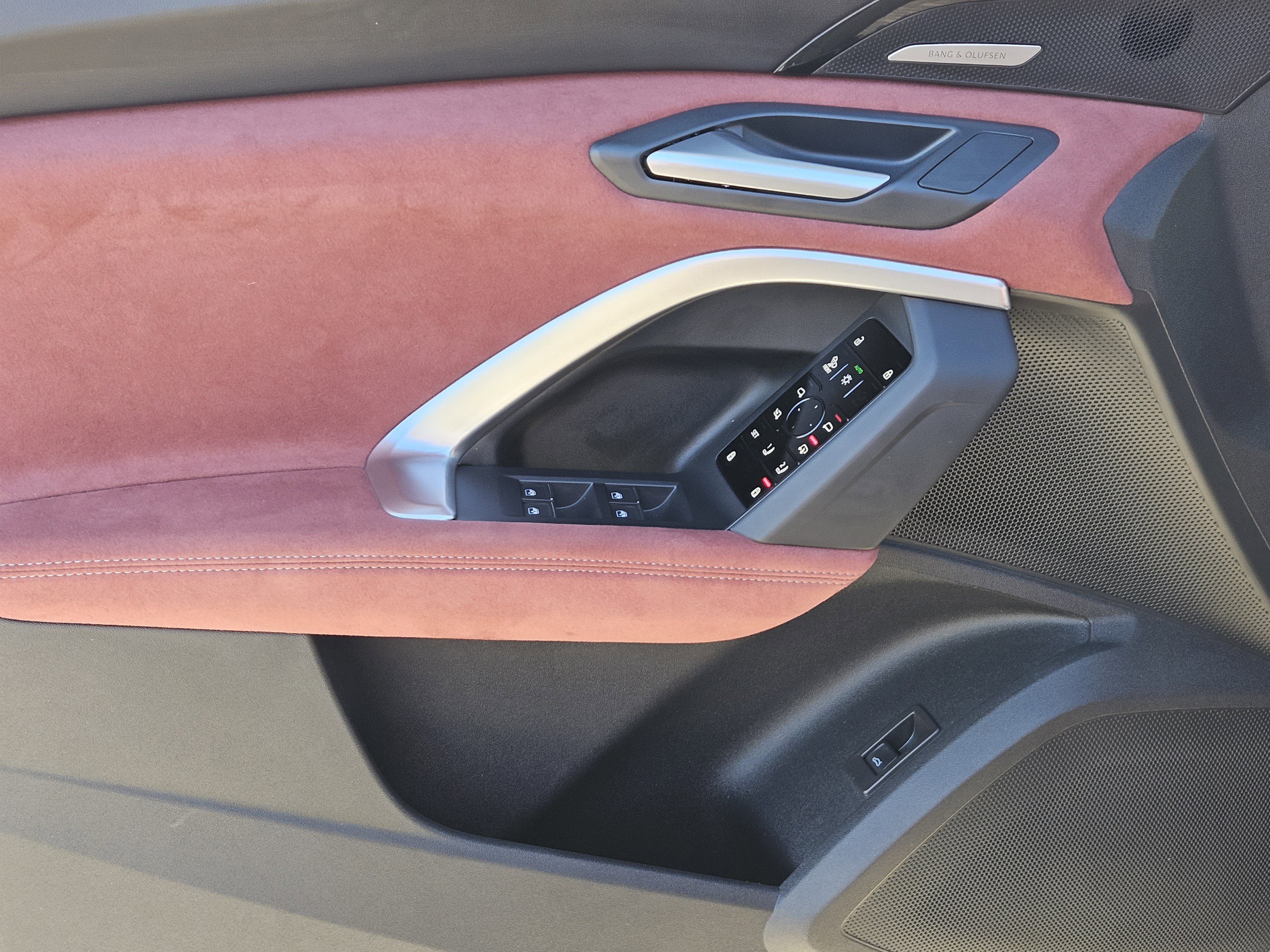 Used 2025 Audi SQ5 Prestige image 22