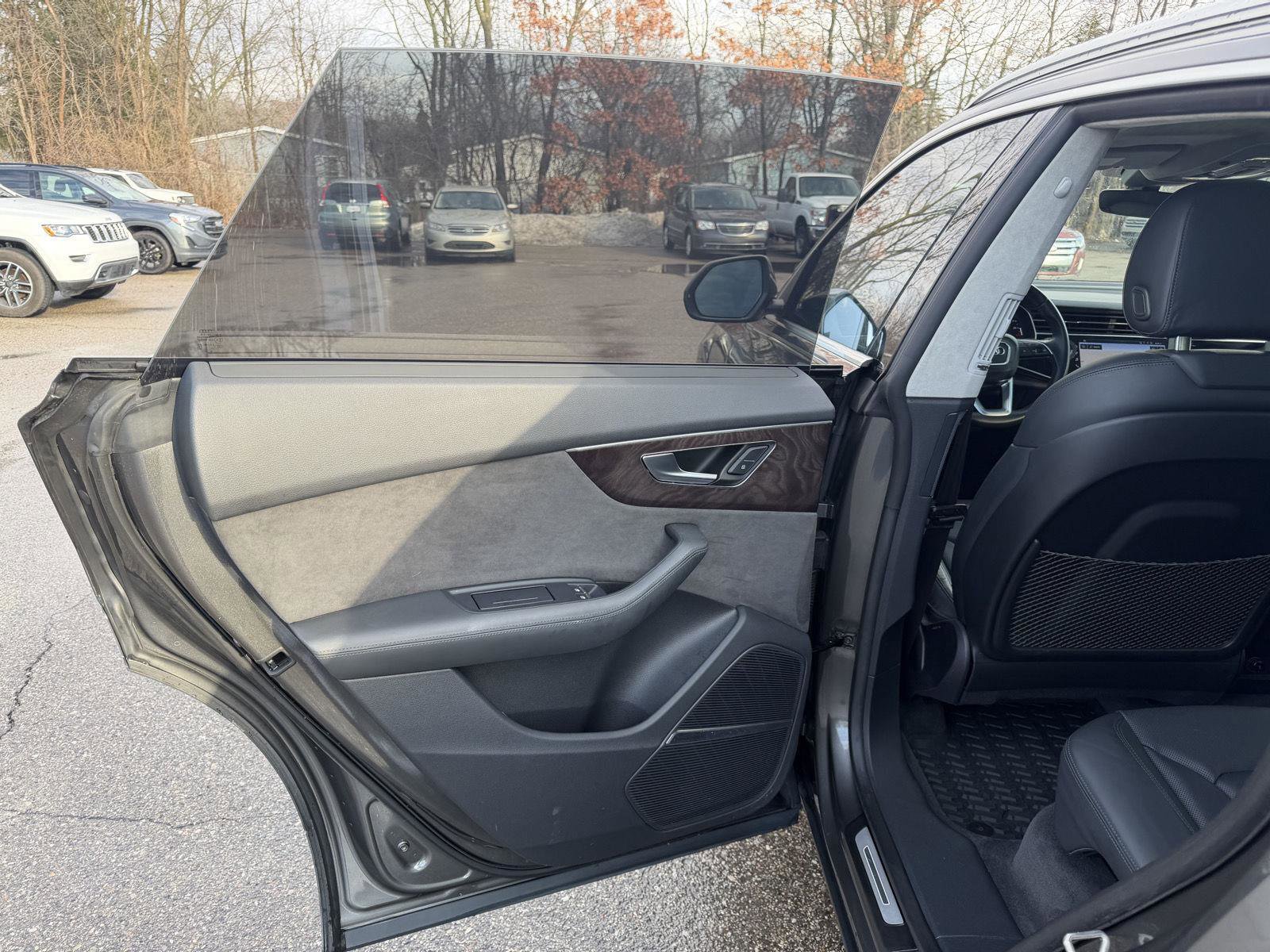 Used 2019 Audi Q8 Prestige w/ Luxury Package image 19