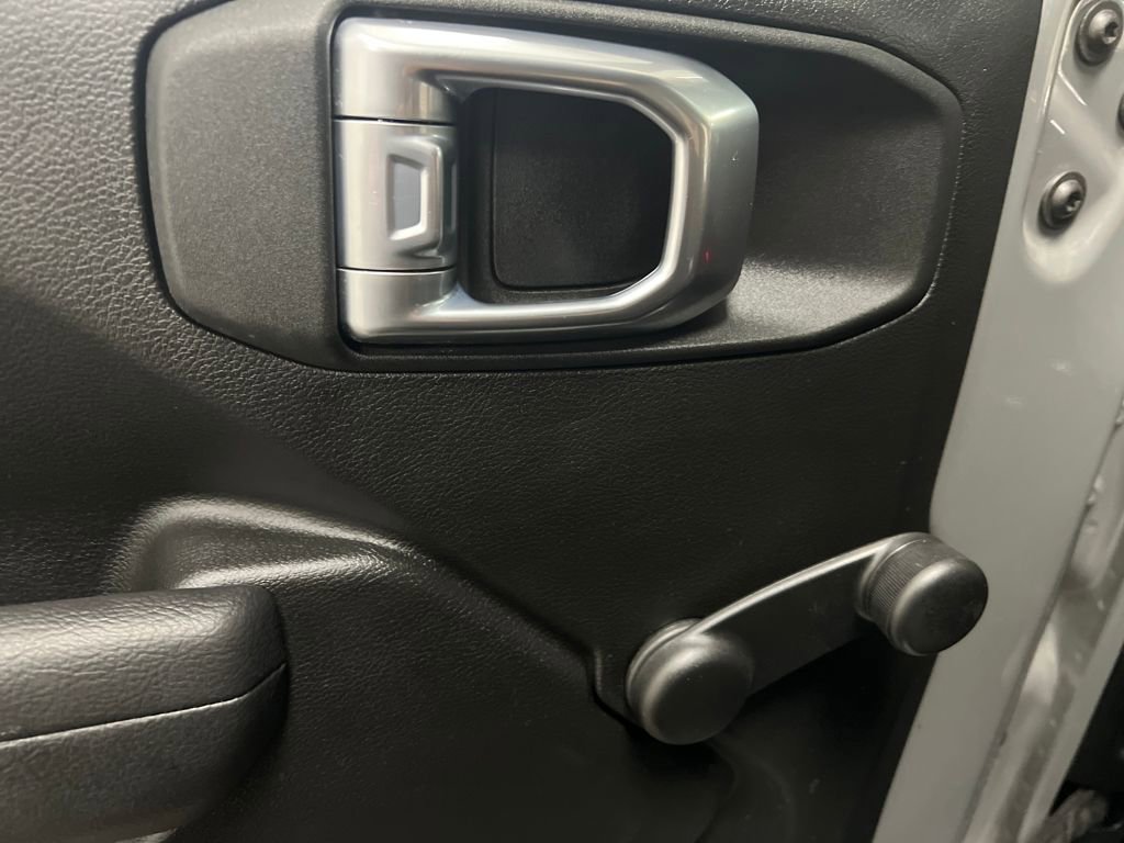 Used 2022 Jeep Wrangler Sport image 11