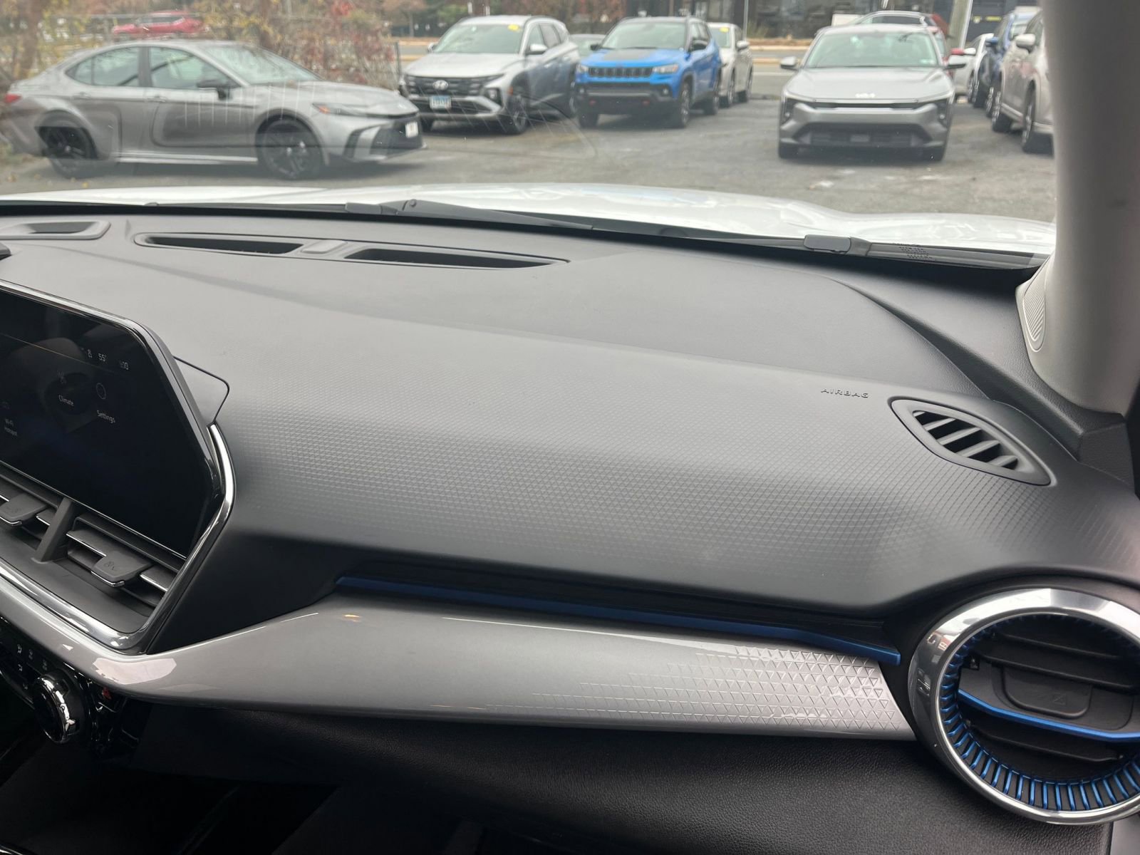 Used 2025 Chevrolet Trax LT image 35