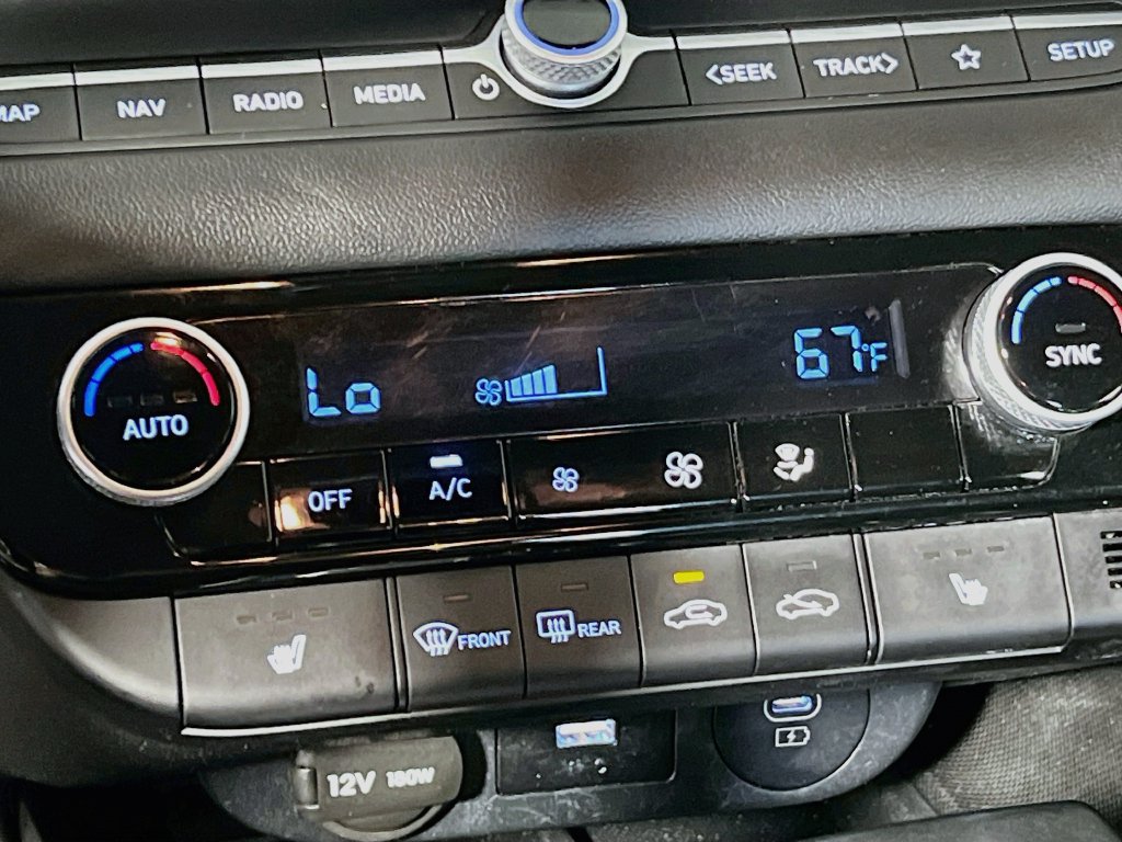Used 2025 Hyundai Elantra SEL FWD image 22