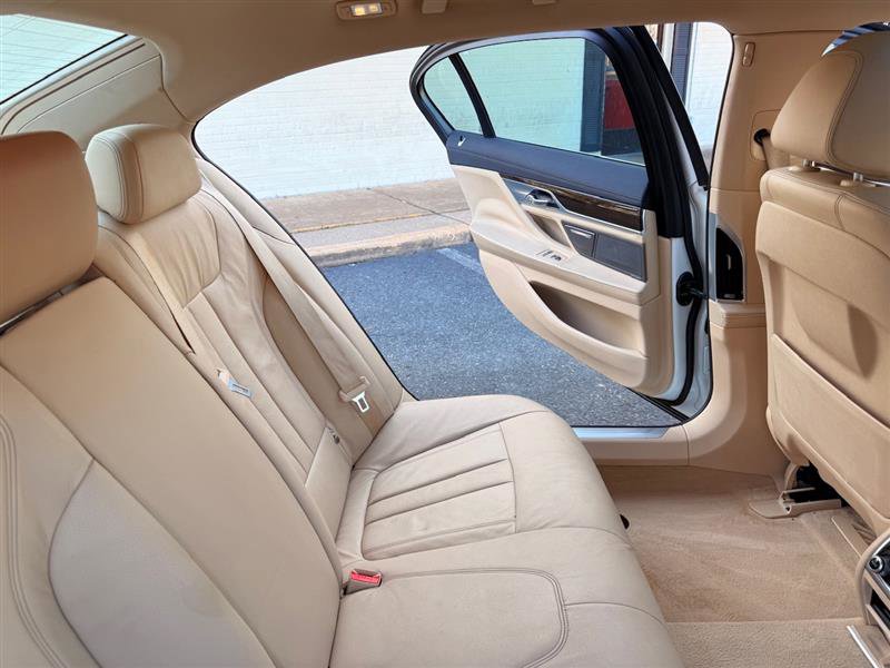 Used 2016 BMW 740i image 24