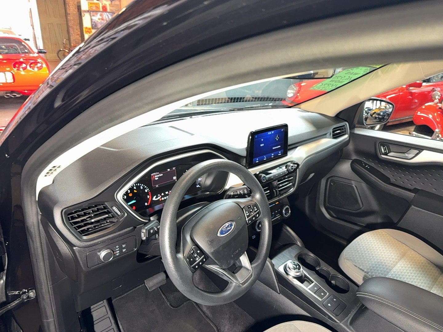 Used 2020 Ford Escape SE FWD image 13