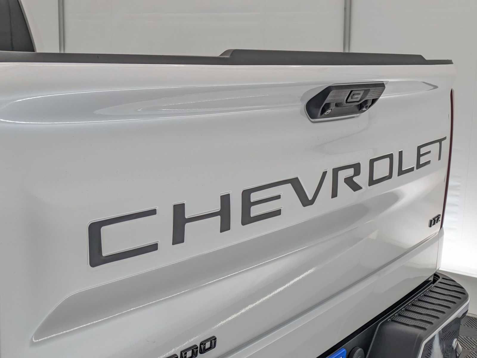 Used 2023 Chevrolet Silverado 1500 LTZ w/ LTZ Premium Package AWD/4WD image 12