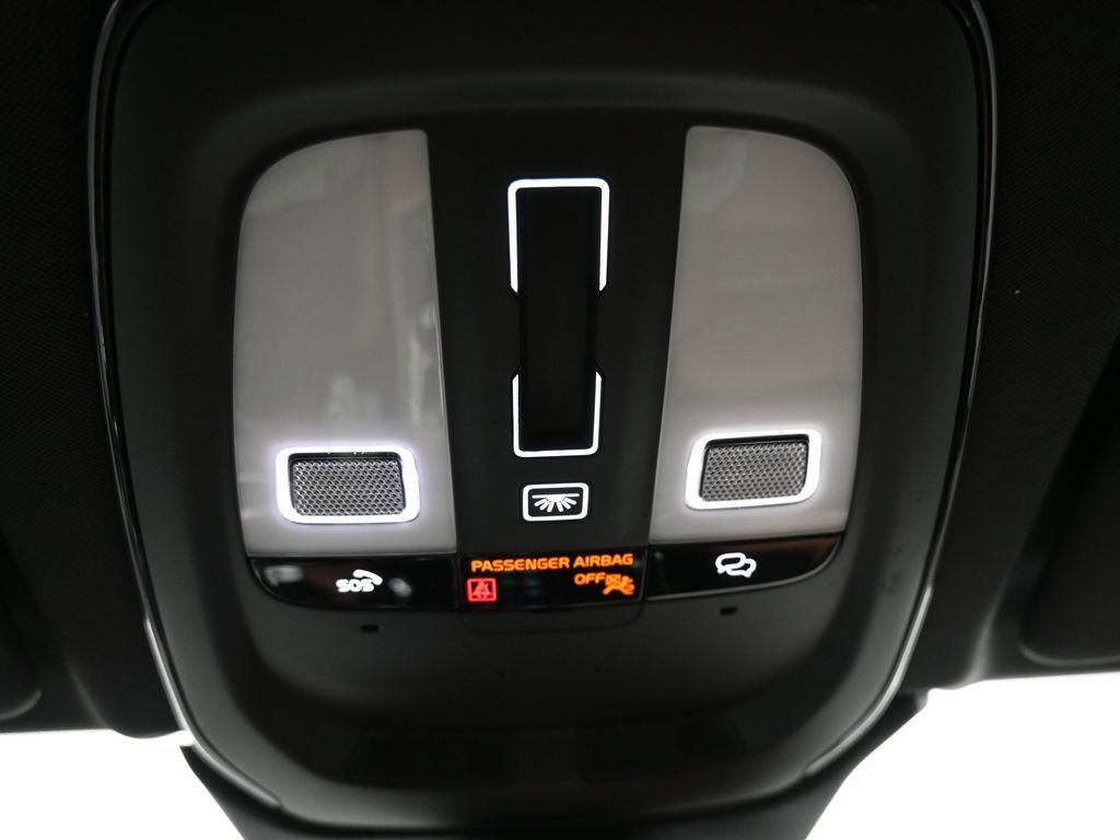 Used 2024 Volvo XC60 B5 Plus AWD/4WD image 31