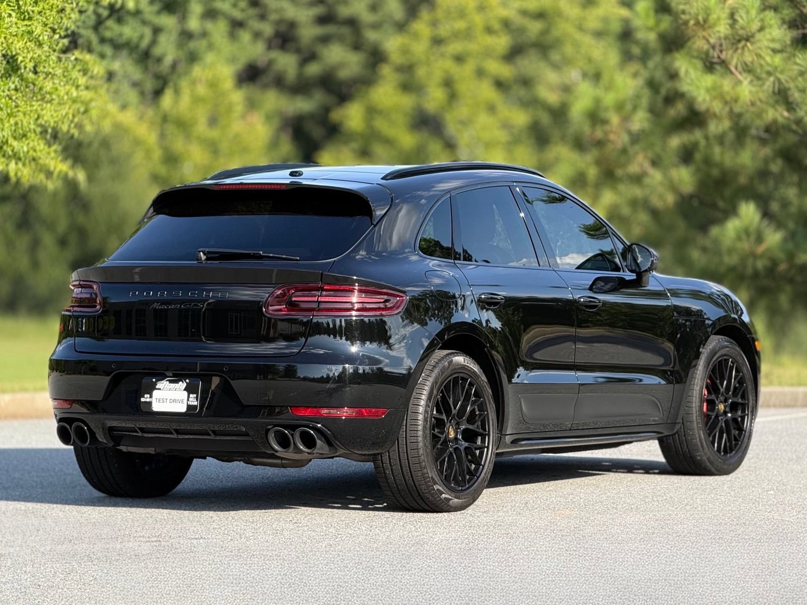 Used 2017 Porsche Macan GTS w/ Sport Chrono Package AWD/4WD image 11