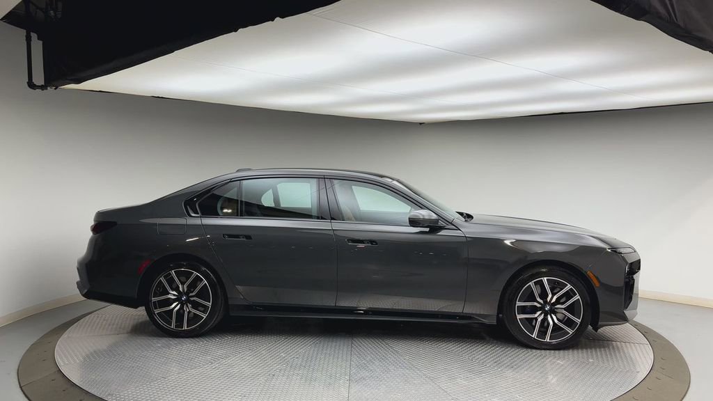 Used 2024 BMW 760i xDrive w/ Executive Package AWD/4WD image 9