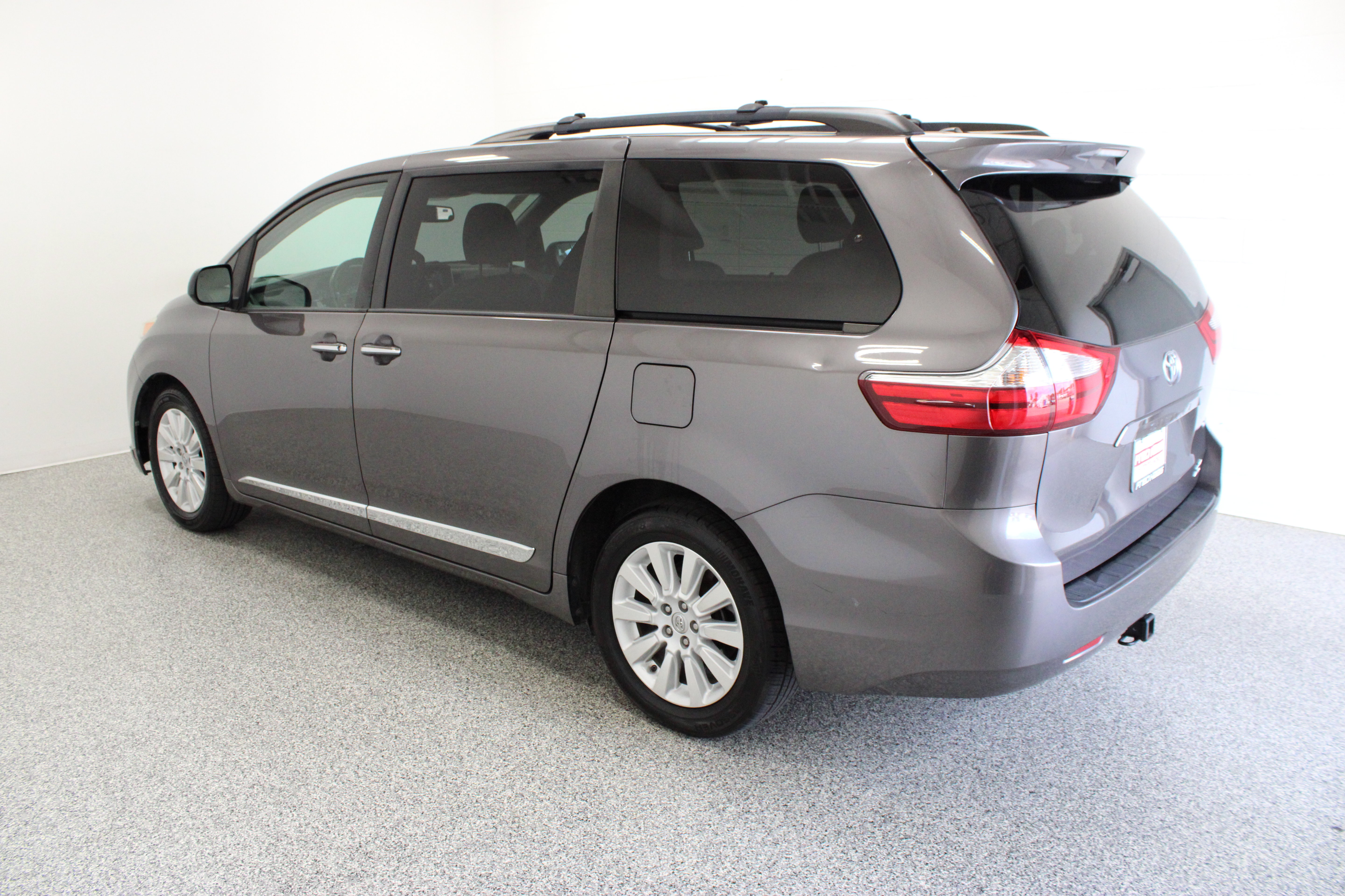 Used 2015 Toyota Sienna XLE AWD/4WD image 9