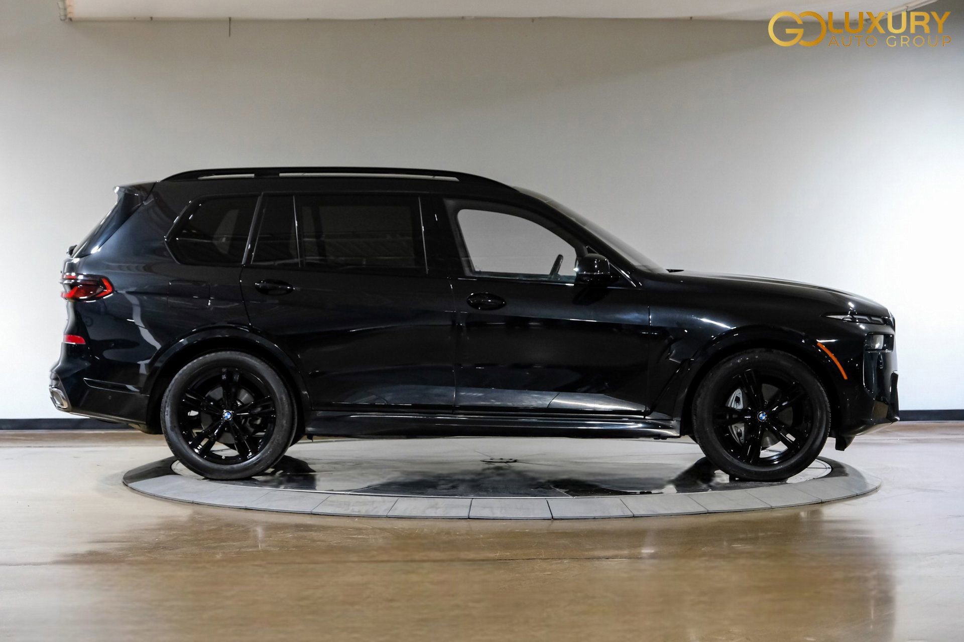Used 2024 BMW X7 xDrive40i w/ M Sport Package image 10