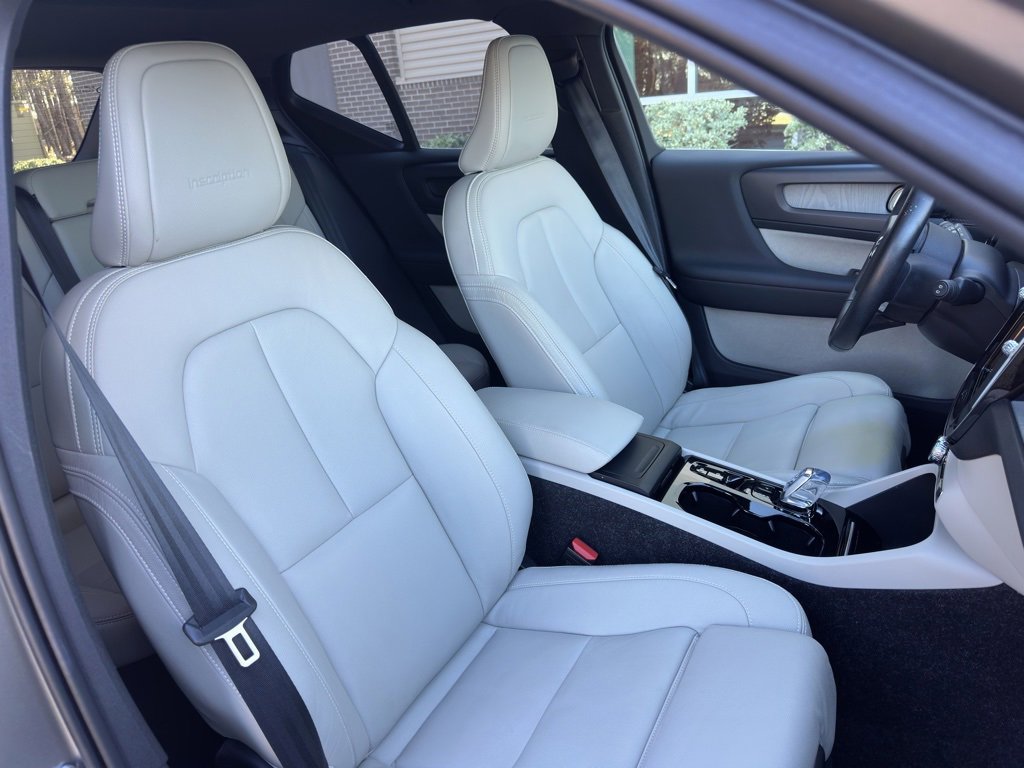 Used 2020 Volvo XC40 T4 Inscription image 41