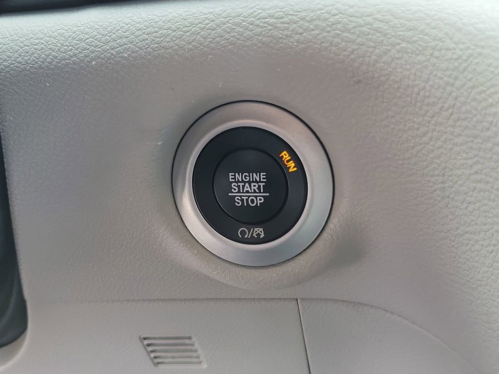 Used 2024 Chrysler Pacifica Touring-L FWD image 31