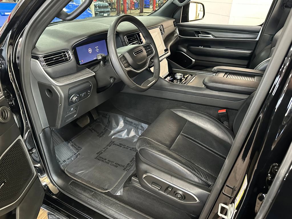 Certified 2024 Jeep Wagoneer Series II w/ Flexible Seating Group AWD/4WD image 8