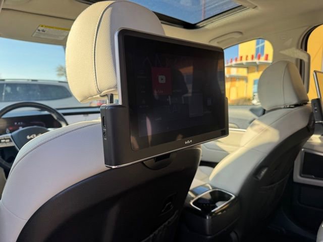 Used 2023 Kia Telluride EX w/ EX Captain's Chair Package image 14