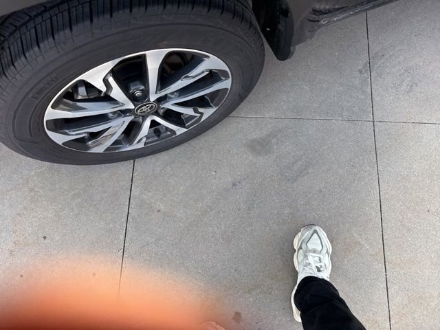 Used 2025 Toyota Corolla Cross XLE image 29