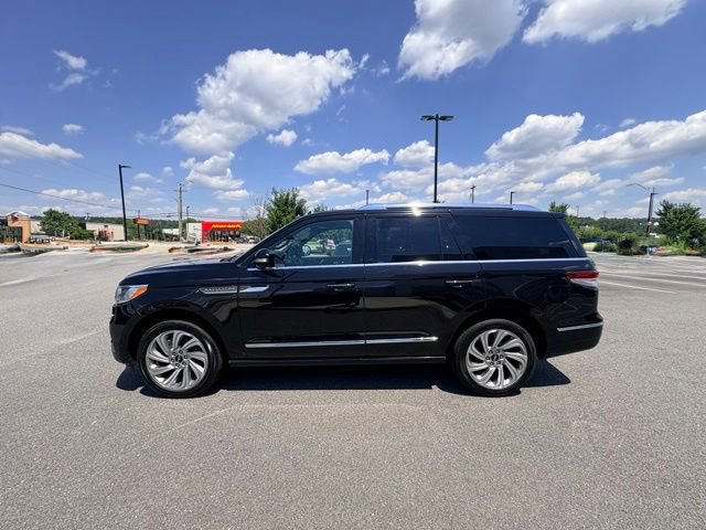 Used 2024 Lincoln Navigator Reserve AWD/4WD image 1