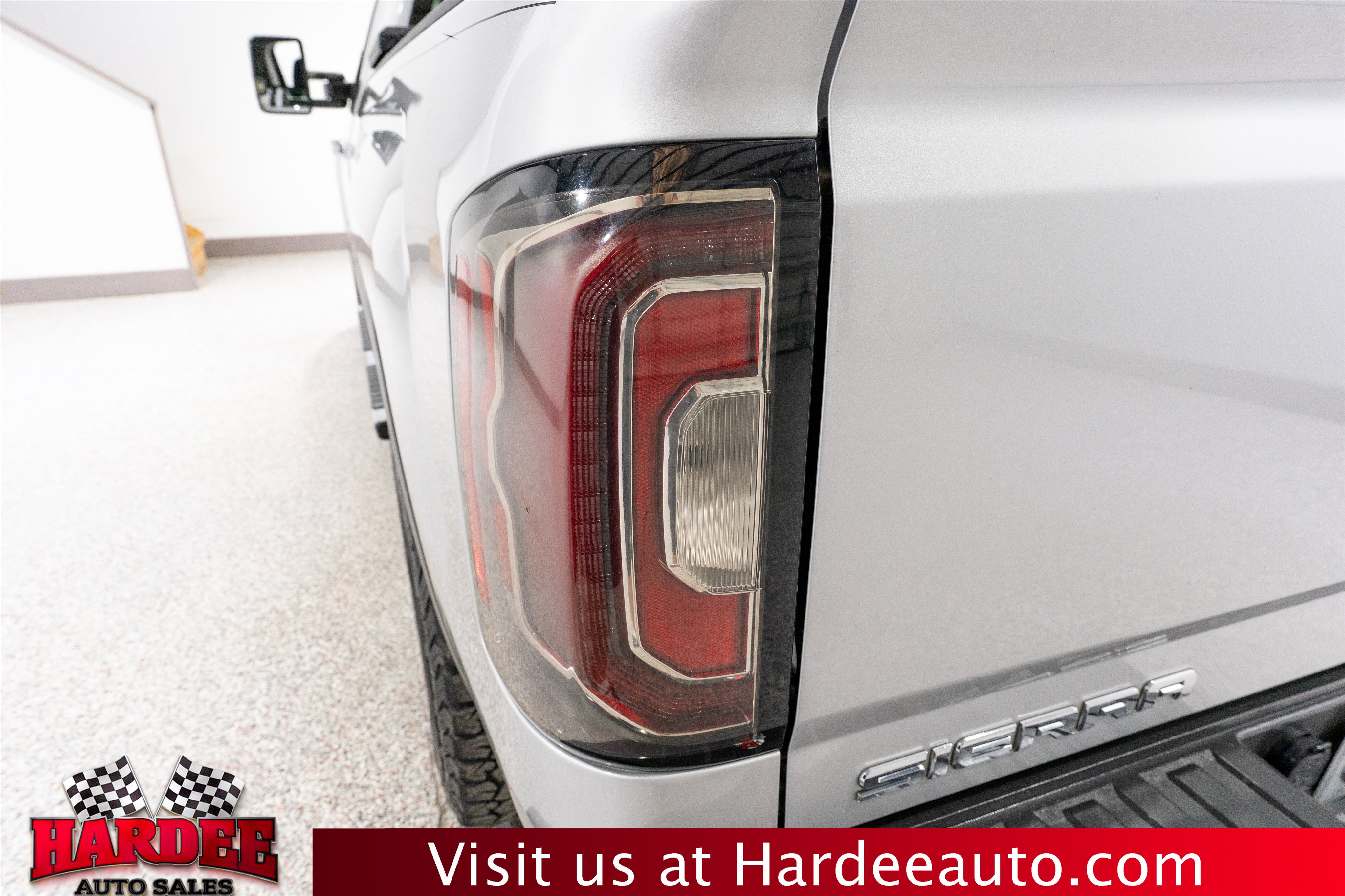 Used 2018 GMC Sierra 1500 SLT w/ SLT Premium Package AWD/4WD image 9