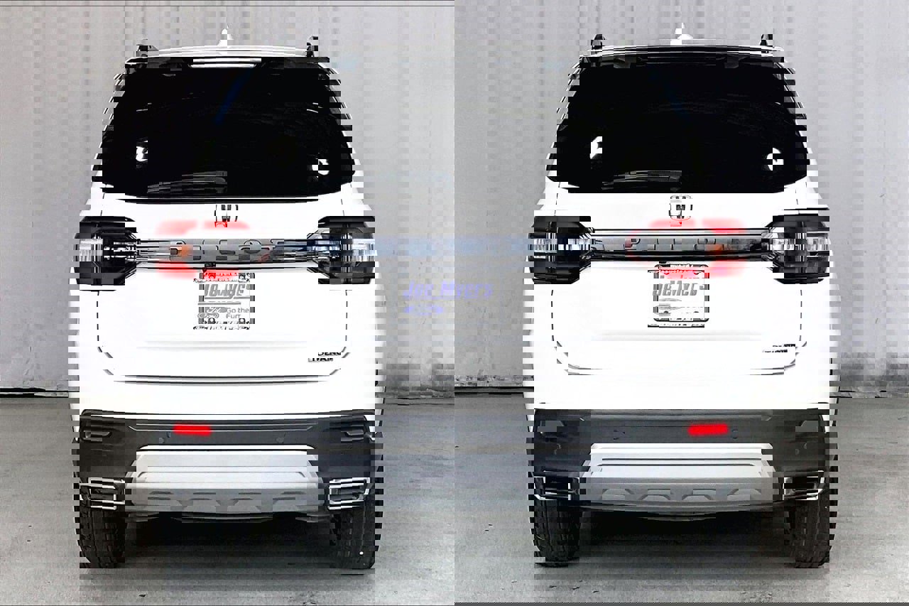 Used 2024 Honda Pilot Touring image 3