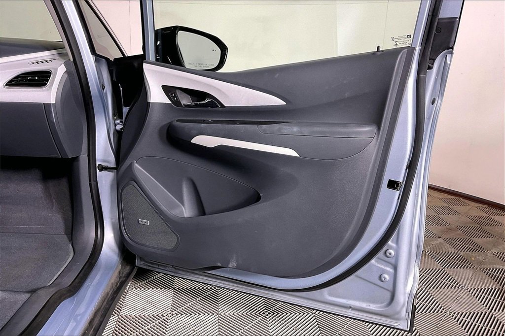 Used 2018 Chevrolet Bolt Premier w/ Driver Confidence II Package image 39