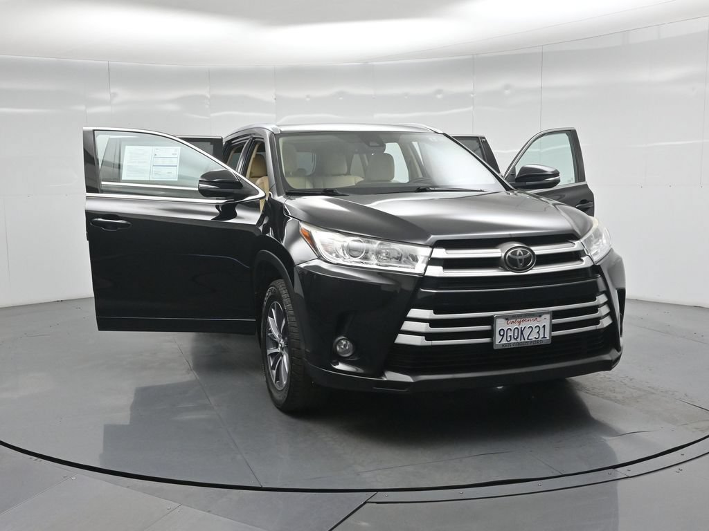 Used 2018 Toyota Highlander XLE AWD/4WD image 34
