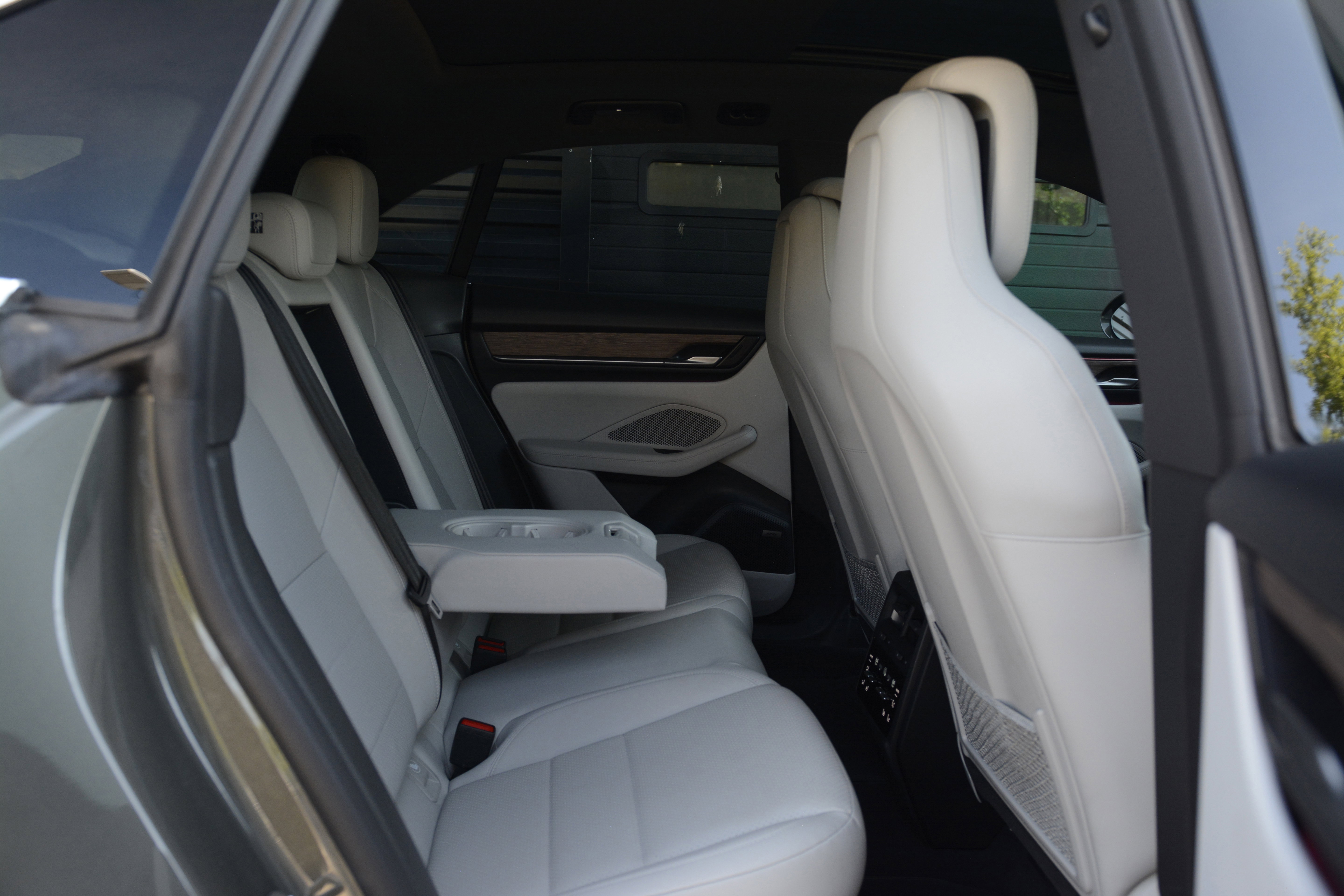 Certified 2025 Porsche Macan 4S Electric AWD/4WD image 33