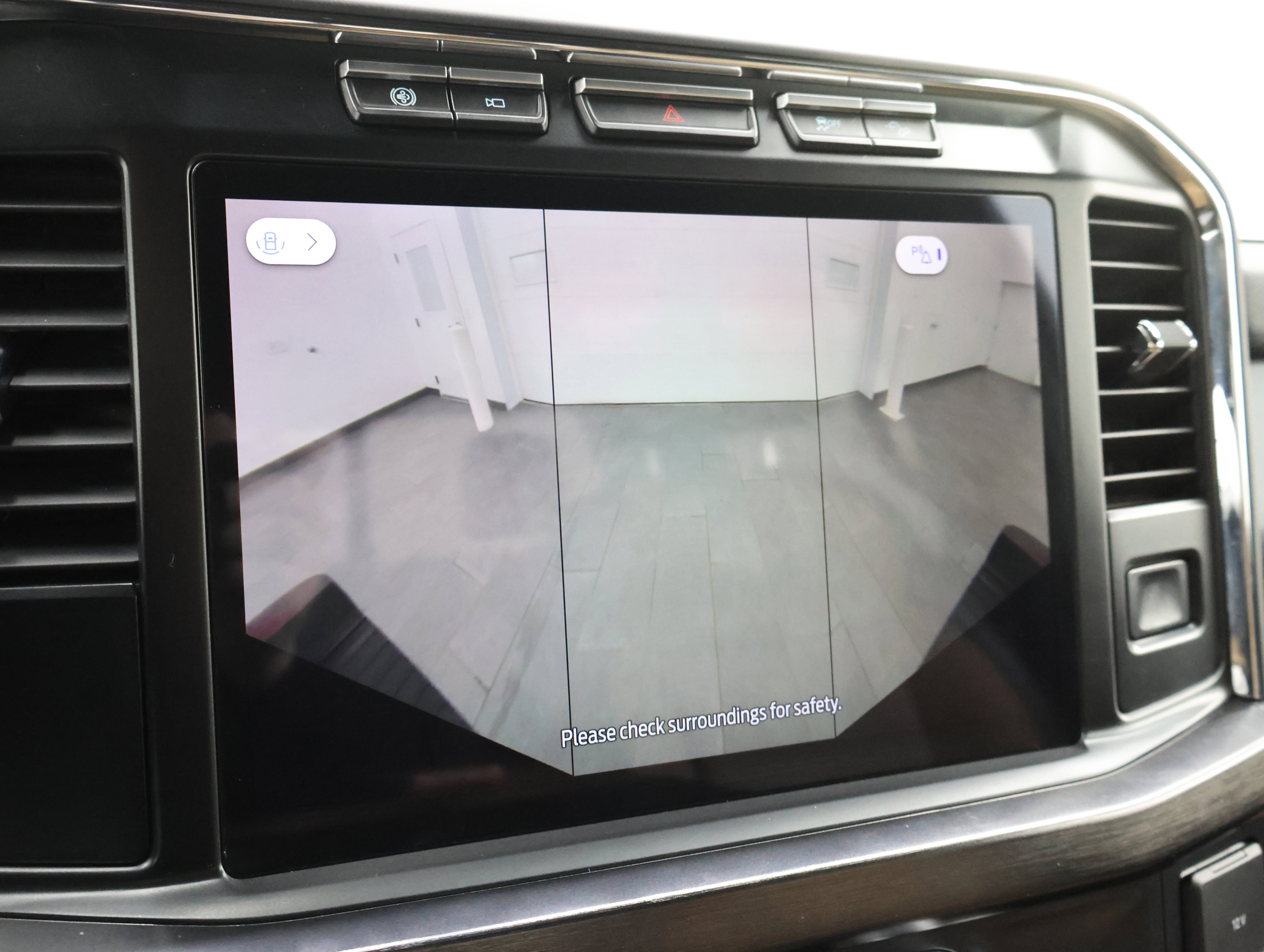 Used 2023 Ford F350 Lariat w/ FX4 Off-Road Package image 18