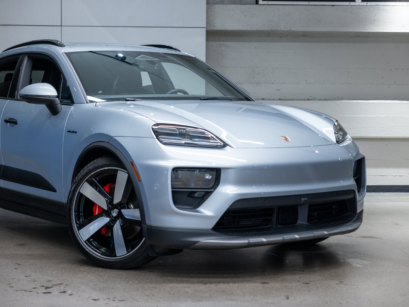 Certified 2025 Porsche Macan 4S Electric AWD/4WD image 12