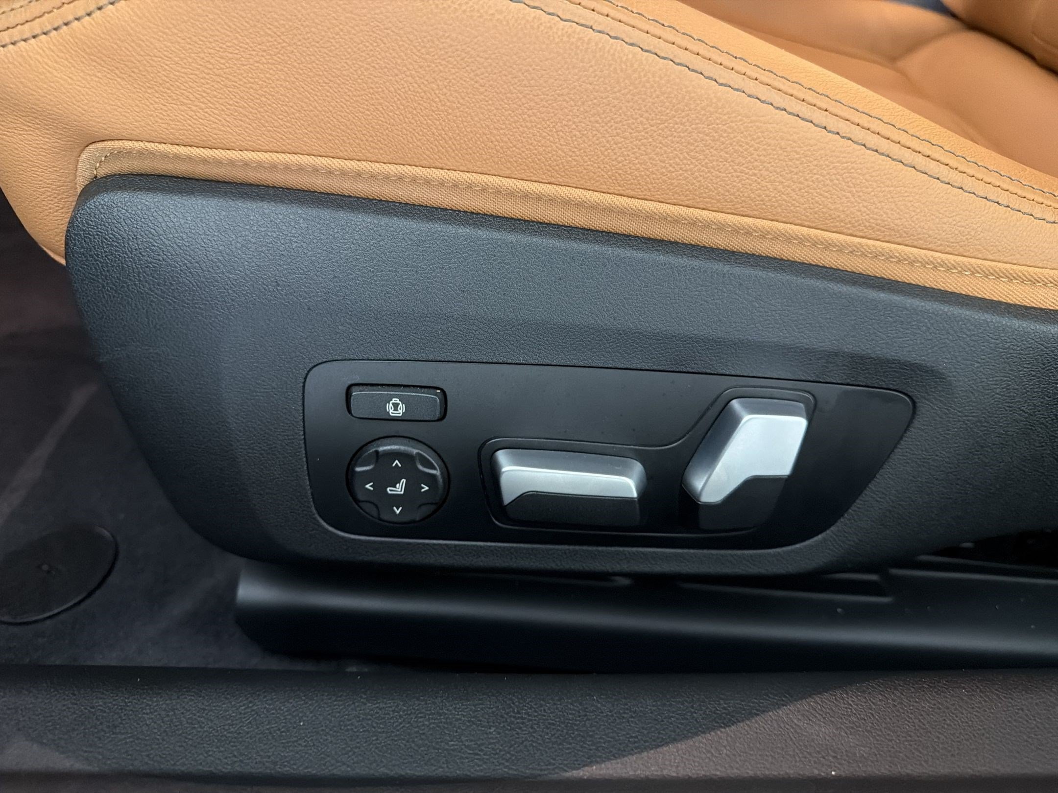 Used 2024 BMW M2 w/ Lighting Package RWD image 14