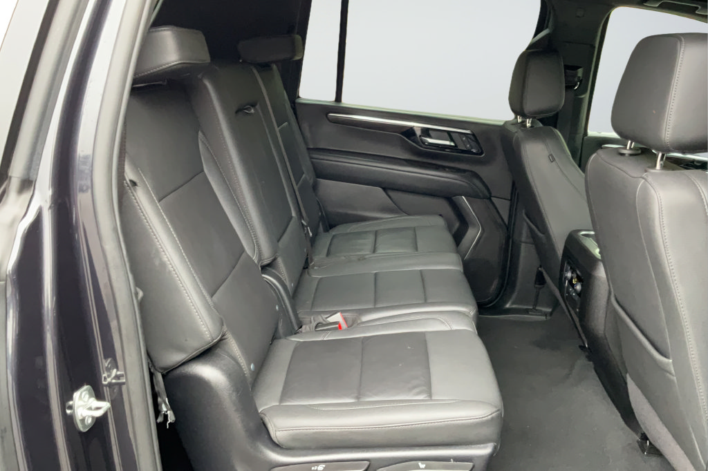 Certified 2025 Chevrolet Suburban LT RWD image 20