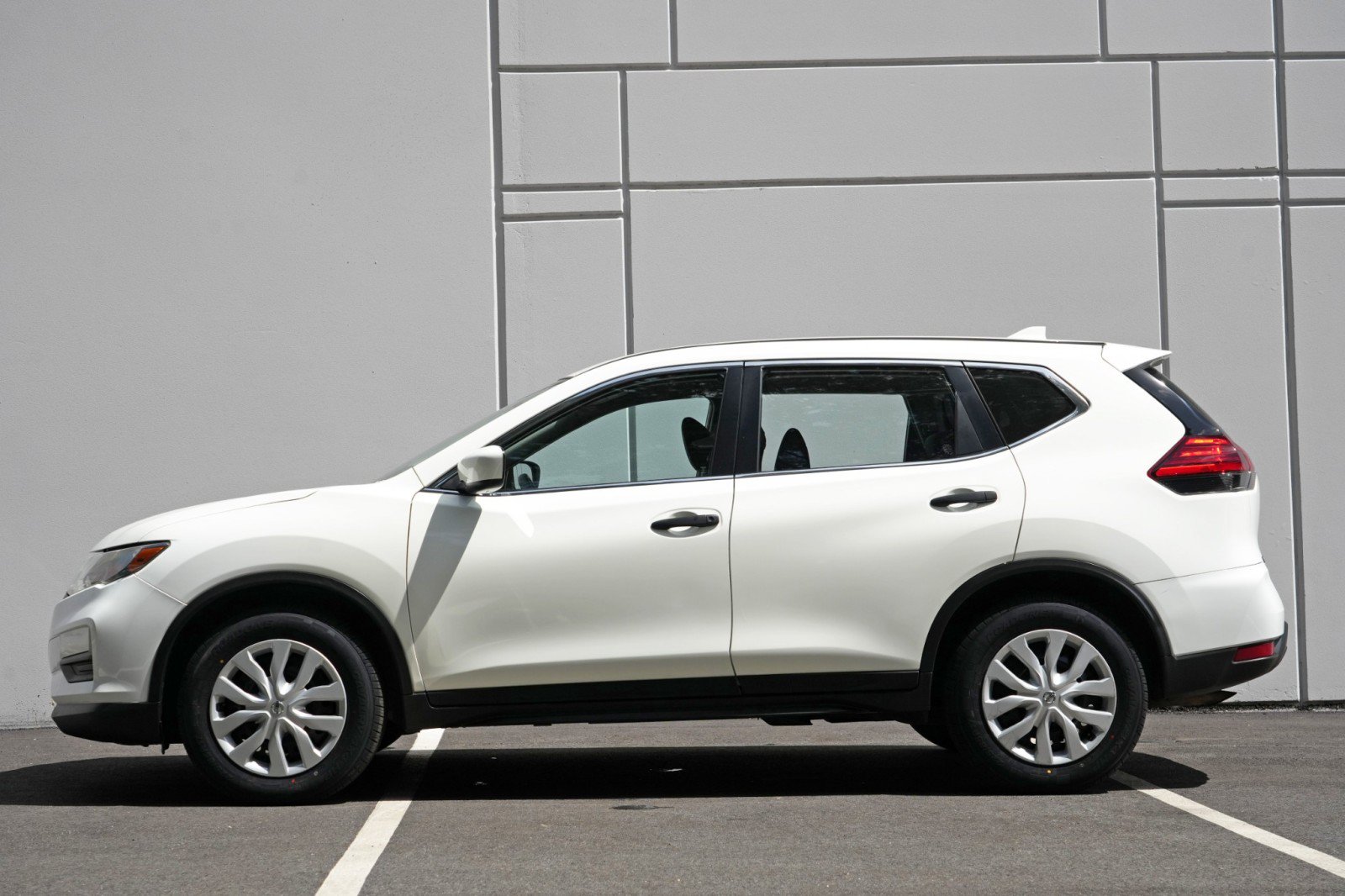 Used 2017 Nissan Rogue S AWD/4WD image 8