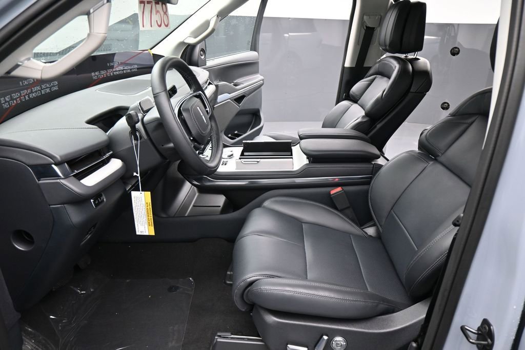 New 2026 Lincoln Navigator Reserve AWD/4WD image 3