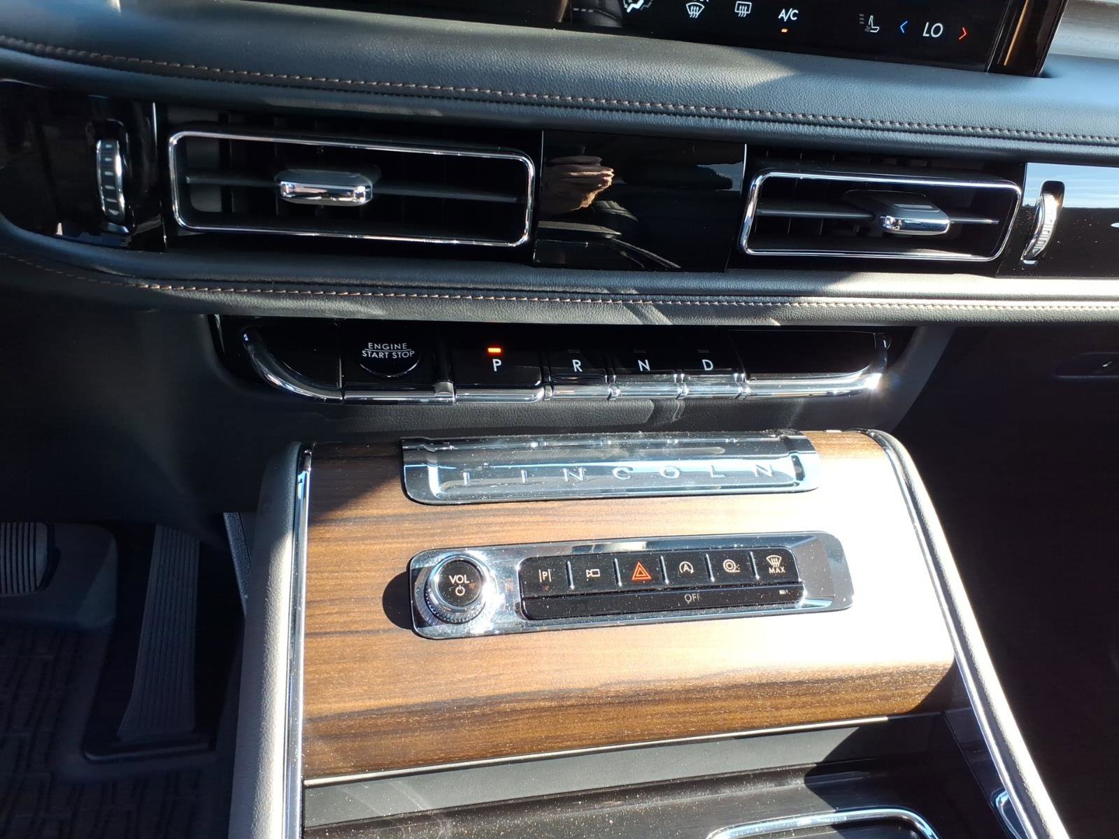 Used 2025 Lincoln Aviator Reserve w/ Illumination Package AWD/4WD image 18