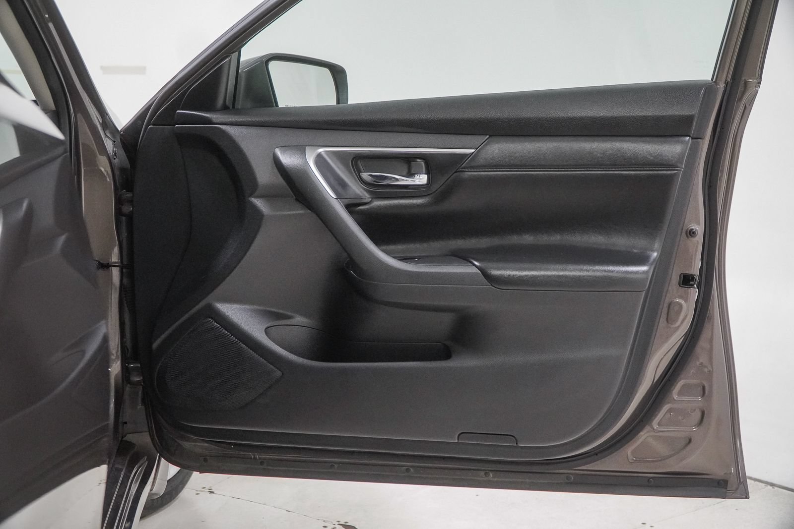 Used 2015 Nissan Altima 2.5 S w/ Power Driver Seat Package FWD image 35