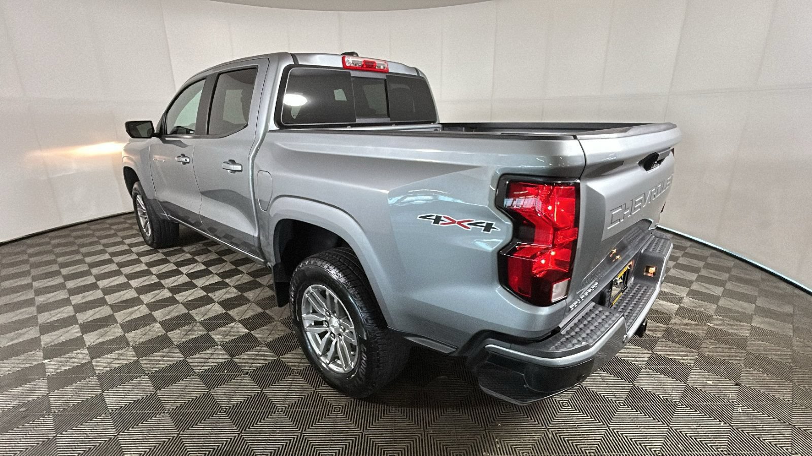 Used 2024 Chevrolet Colorado LT w/ LT Convenience Package AWD/4WD image 5