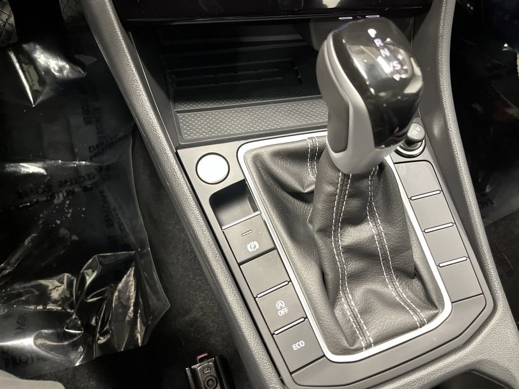 Used 2025 Volkswagen Jetta SE w/ Sunroof Package image 21