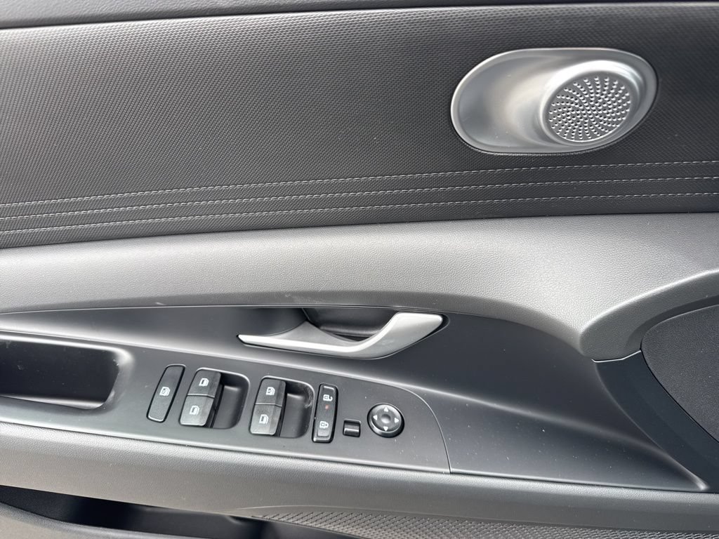 New 2026 Hyundai Elantra Hybrid FWD image 8