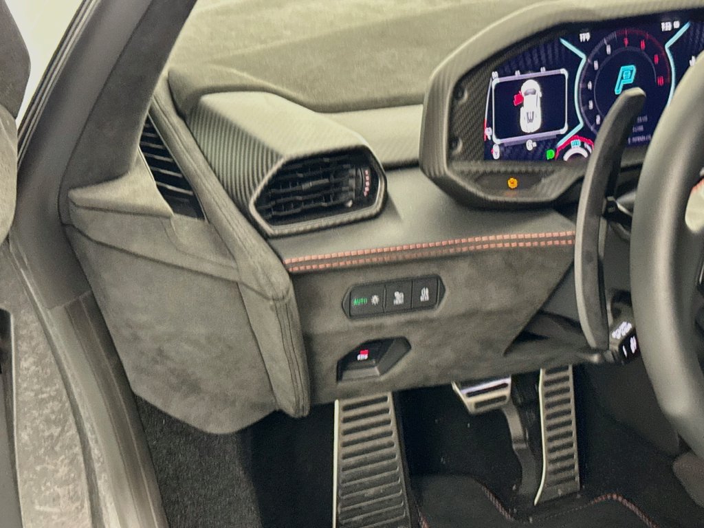 Used 2024 Lamborghini Revuelto AWD/4WD image 10