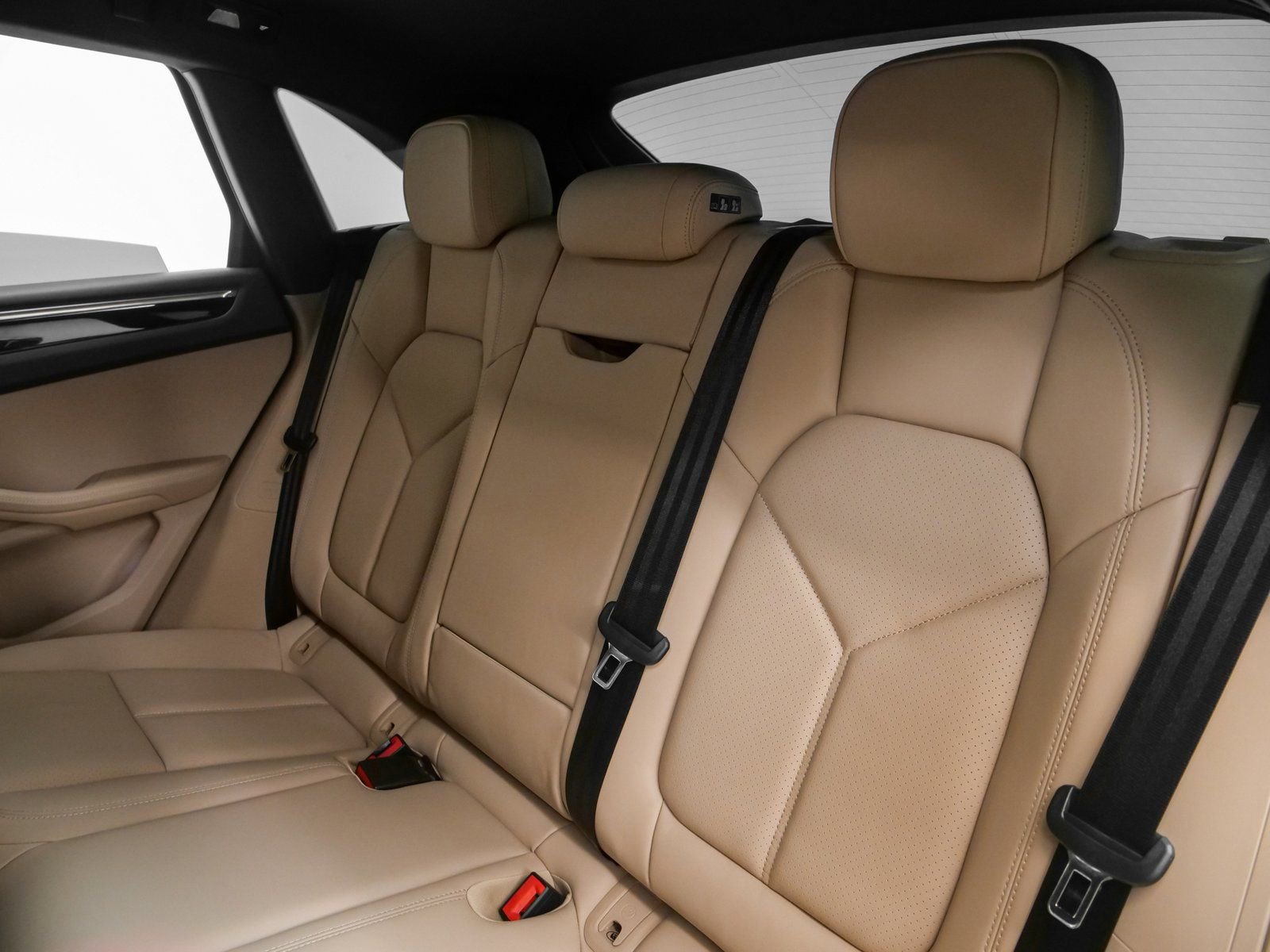 Certified 2025 Porsche Macan image 37