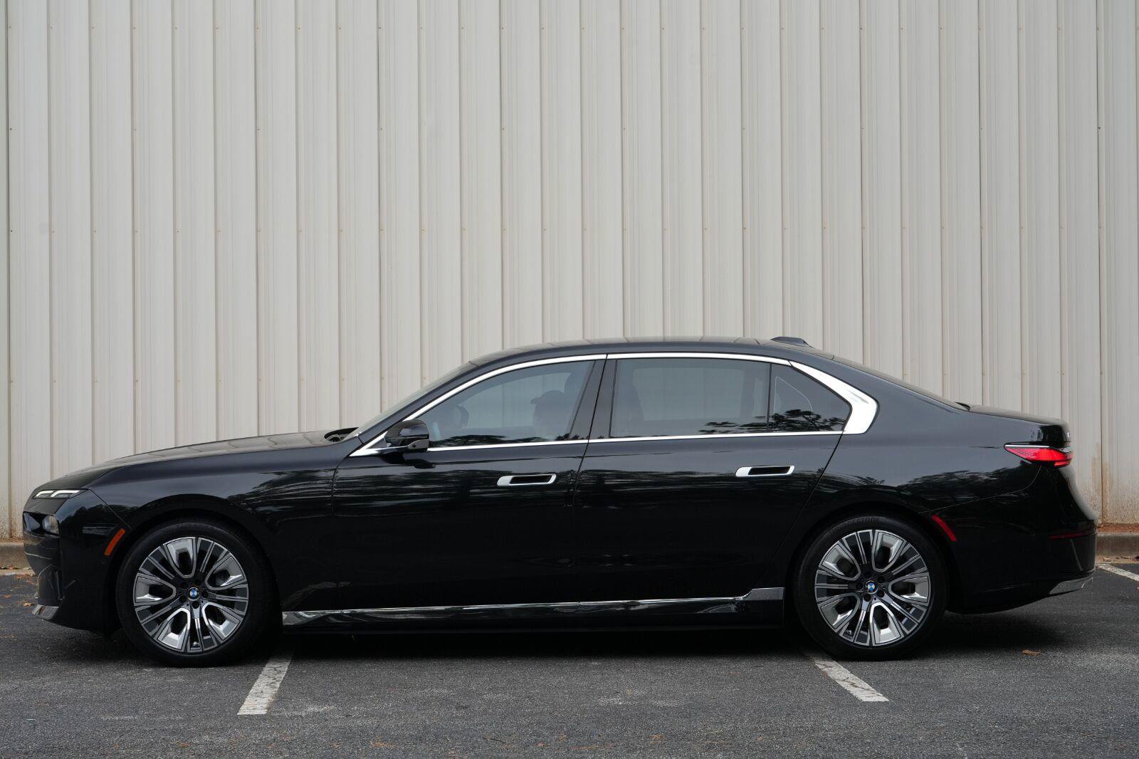 Used 2023 BMW i7 xDrive60 AWD/4WD image 56