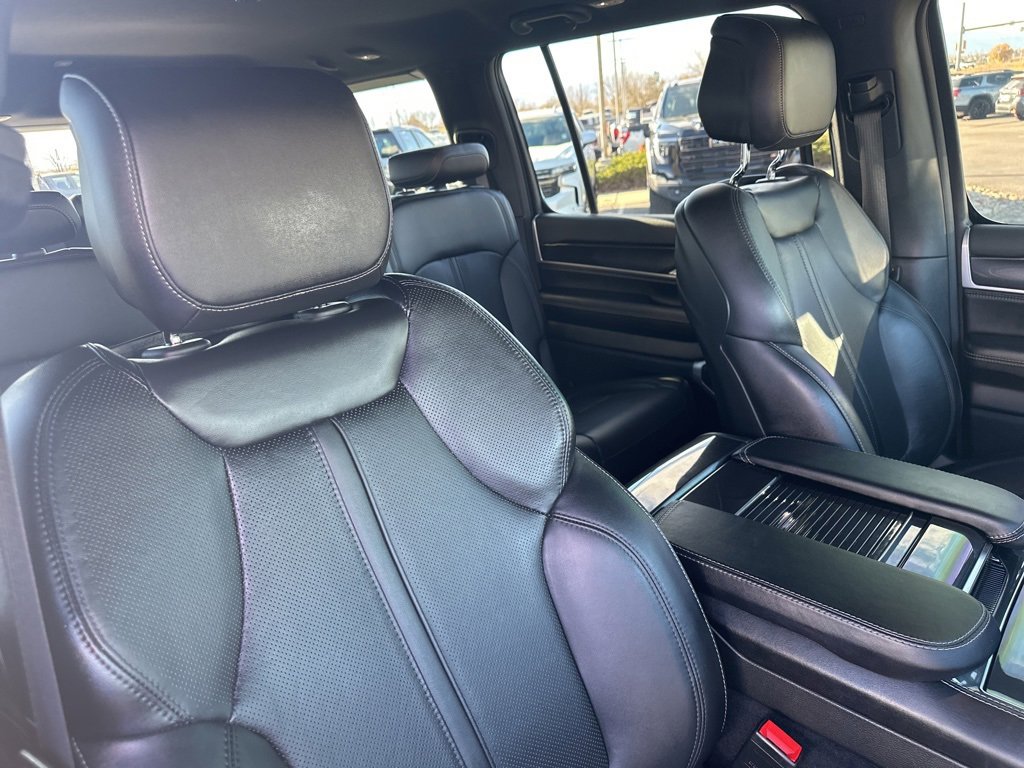 Used 2023 Jeep Wagoneer Base image 37