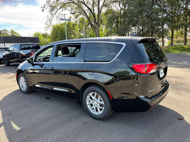 New 2027 Chrysler Pacifica LX FWD image 6