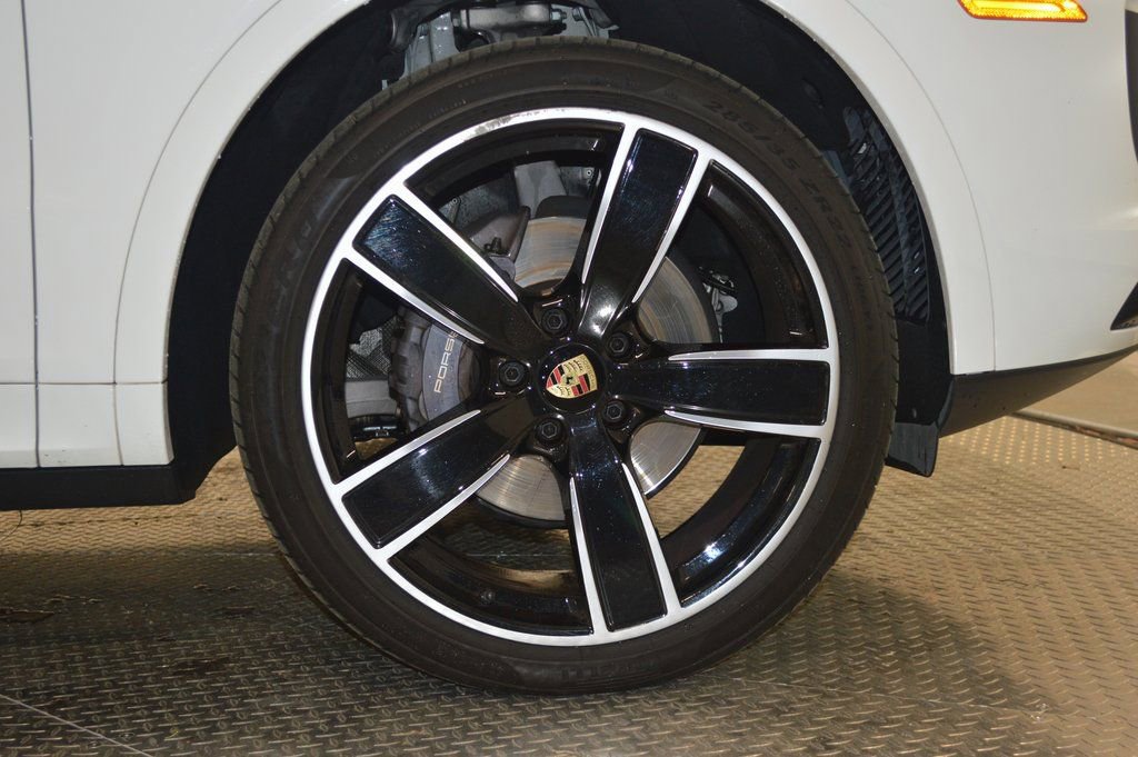 Certified 2023 Porsche Cayenne Platinum Edition AWD/4WD image 16