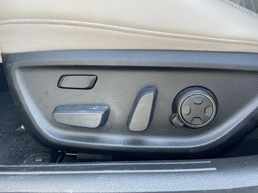 Used 2023 Genesis G70 3.3T w/ Sport Prestige Package image 10