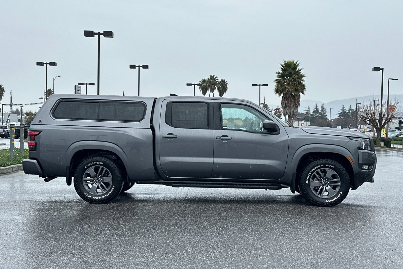 Used 2025 Nissan Frontier SV w/ SV Convenience Package image 3