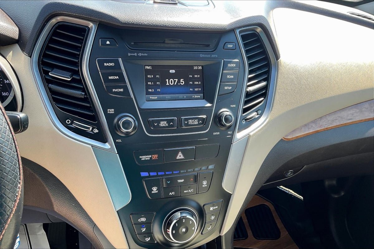 Used 2015 Hyundai Santa Fe GLS AWD/4WD image 9