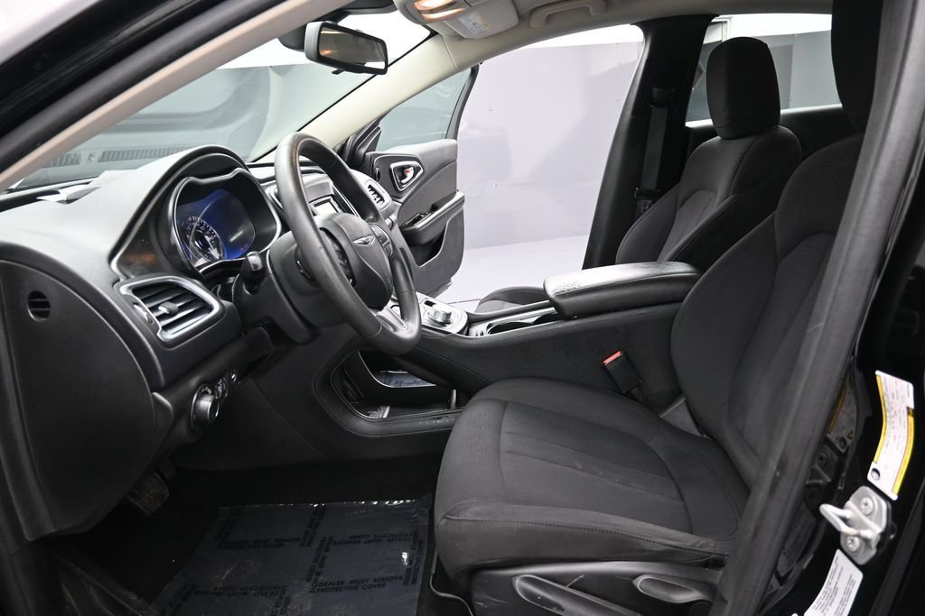 Used 2015 Chrysler 200 Limited FWD image 10