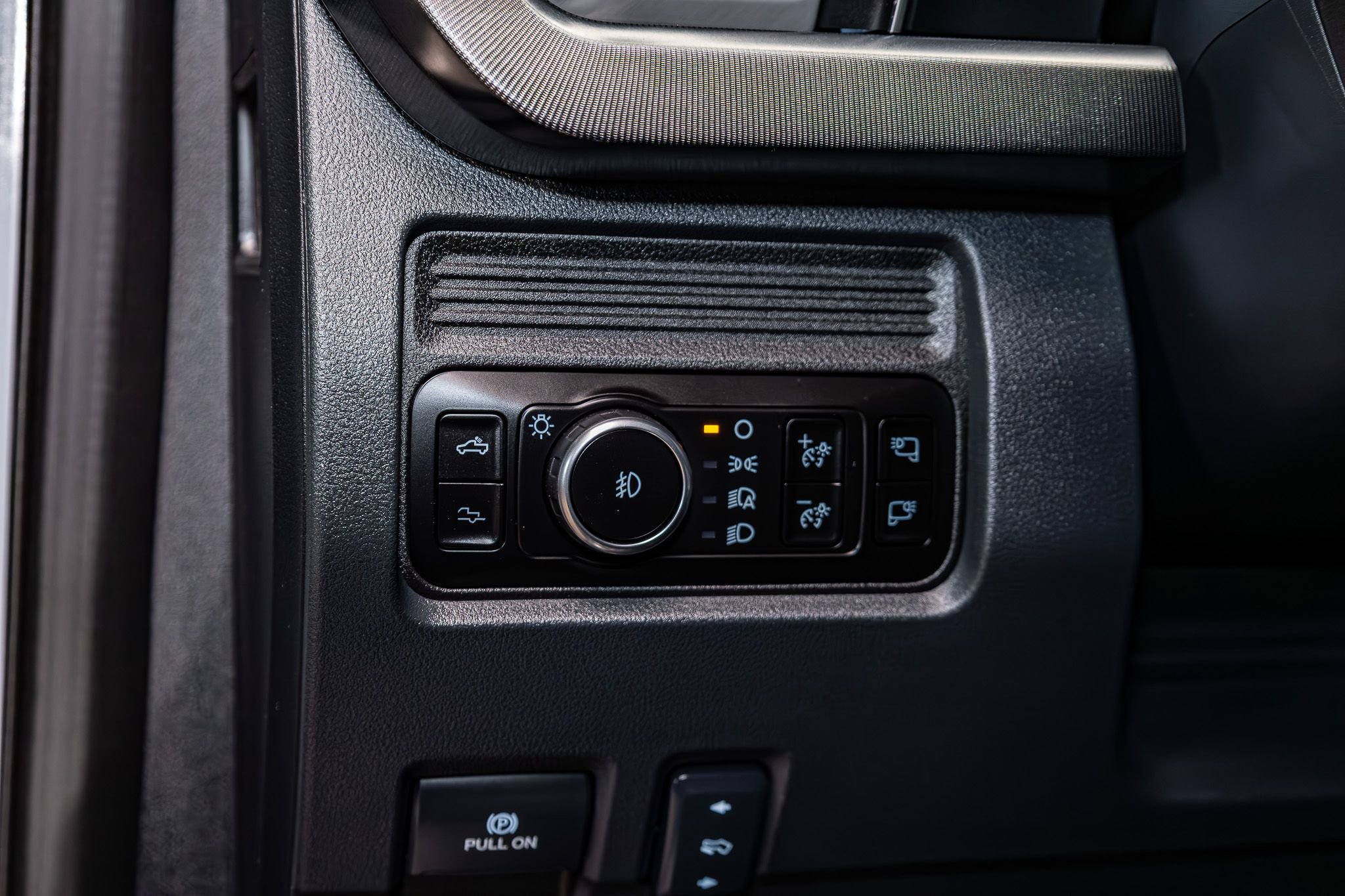 Used 2025 Ford F450 Platinum w/ FX4 Off-Road Package image 18