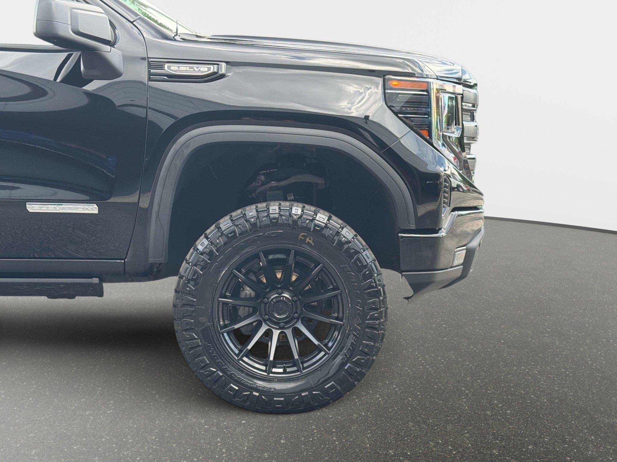 Used 2024 GMC Sierra 1500 Elevation w/ Preferred Package AWD/4WD image 3