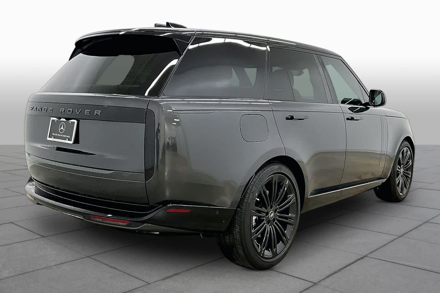 Used 2025 Land Rover Range Rover SE AWD/4WD image 13