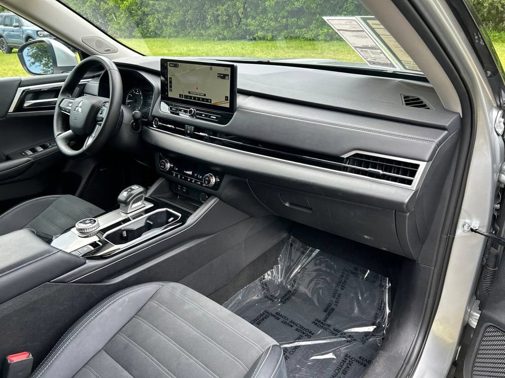 Used 2025 Mitsubishi Outlander SE AWD/4WD image 44